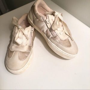 Kid’s shoes